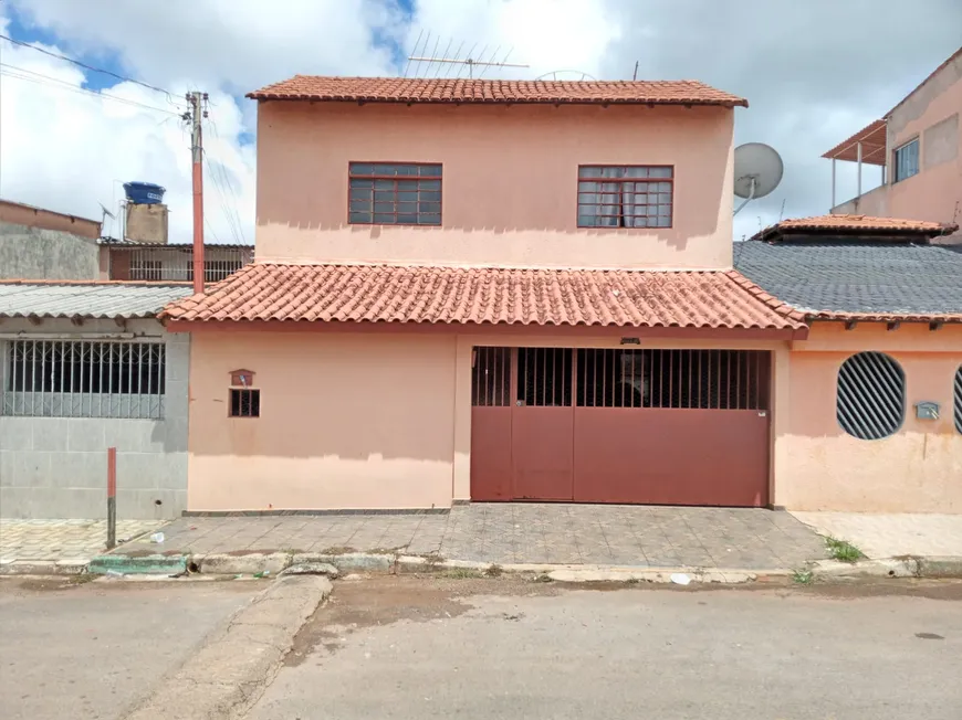 Foto 1 de Casa com 4 Quartos à venda, 110m² em Santa Maria, Brasília