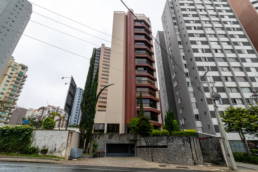 Foto 1 de Apartamento com 3 Quartos à venda, 111m² em Cabral, Curitiba