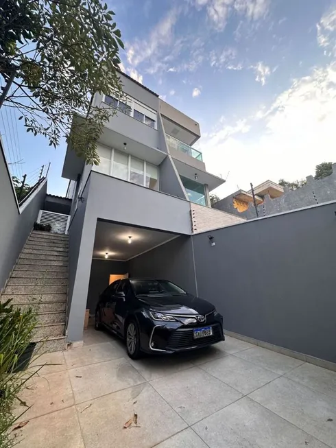 Foto 1 de Casa com 3 Quartos à venda, 210m² em Vila Pedra Branca, São Paulo