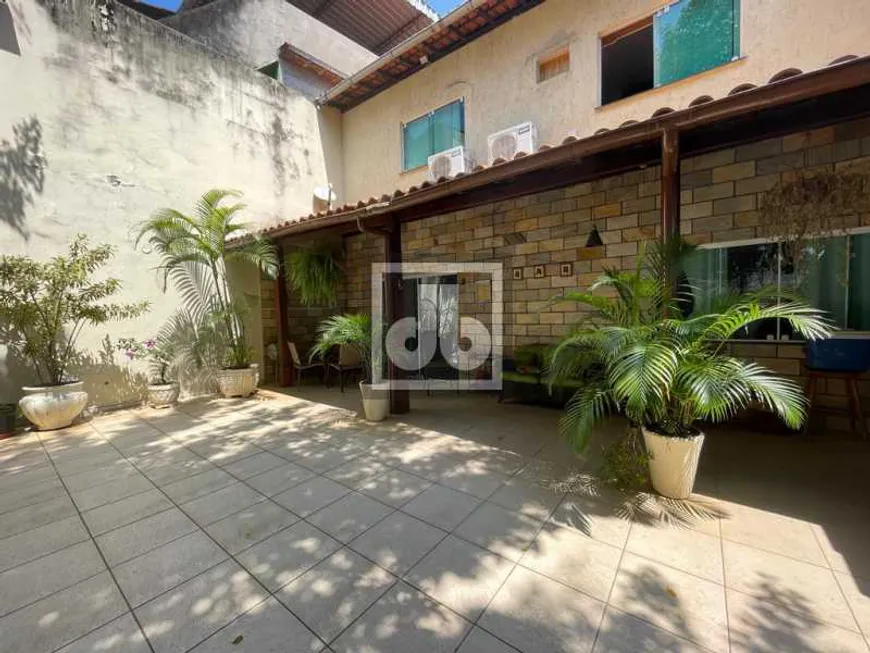 Foto 1 de Casa com 4 Quartos à venda, 252m² em Jardim Carioca, Rio de Janeiro