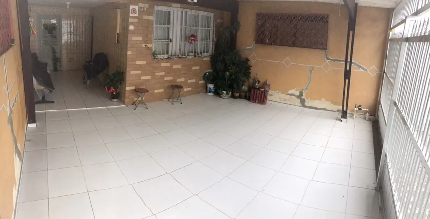 Foto 1 de Casa com 2 Quartos à venda, 80m² em Vila Tupi, Praia Grande