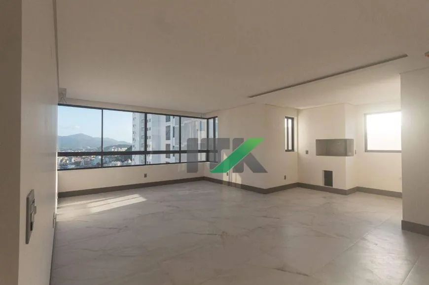 Foto 1 de Apartamento com 3 Quartos à venda, 130m² em Centro, Balneário Camboriú