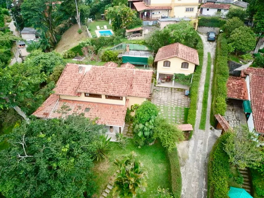 Foto 1 de Casa com 4 Quartos à venda, 240m² em Nogueira, Petrópolis