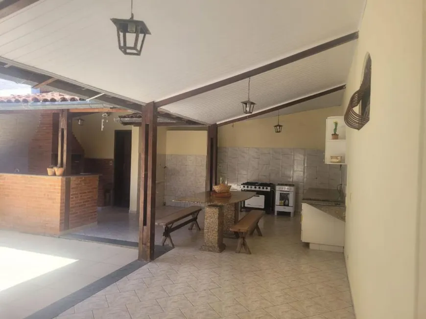 Foto 1 de Casa com 3 Quartos à venda, 226m² em Centro, Mucuri