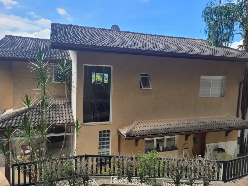 Foto 1 de Casa de Condomínio com 3 Quartos à venda, 325m² em Serra da Cantareira, Mairiporã