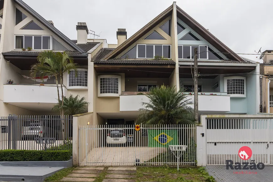 Foto 1 de Sobrado com 3 Quartos à venda, 239m² em Jardim Social, Curitiba