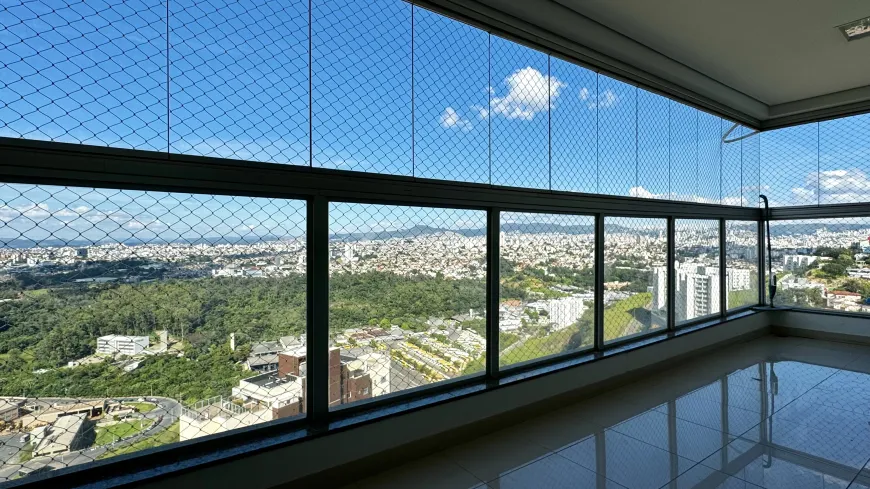 Foto 1 de Cobertura com 4 Quartos à venda, 240m² em Ouro Preto, Belo Horizonte