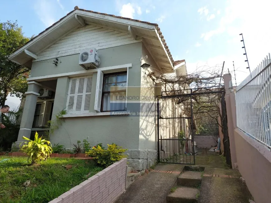 Foto 1 de Casa com 3 Quartos à venda, 90m² em Jardim Lindóia, Porto Alegre