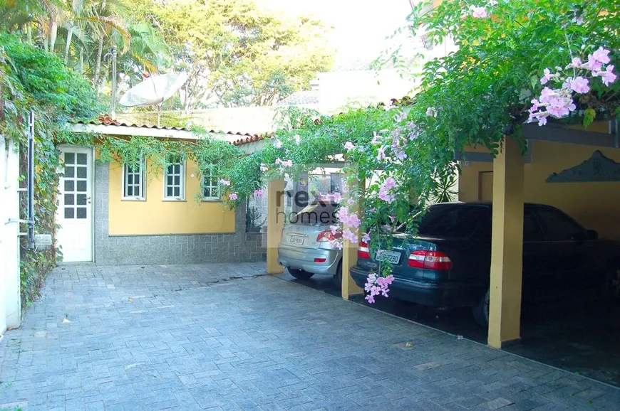 Foto 1 de Casa com 5 Quartos à venda, 300m² em Parque dos Príncipes, São Paulo