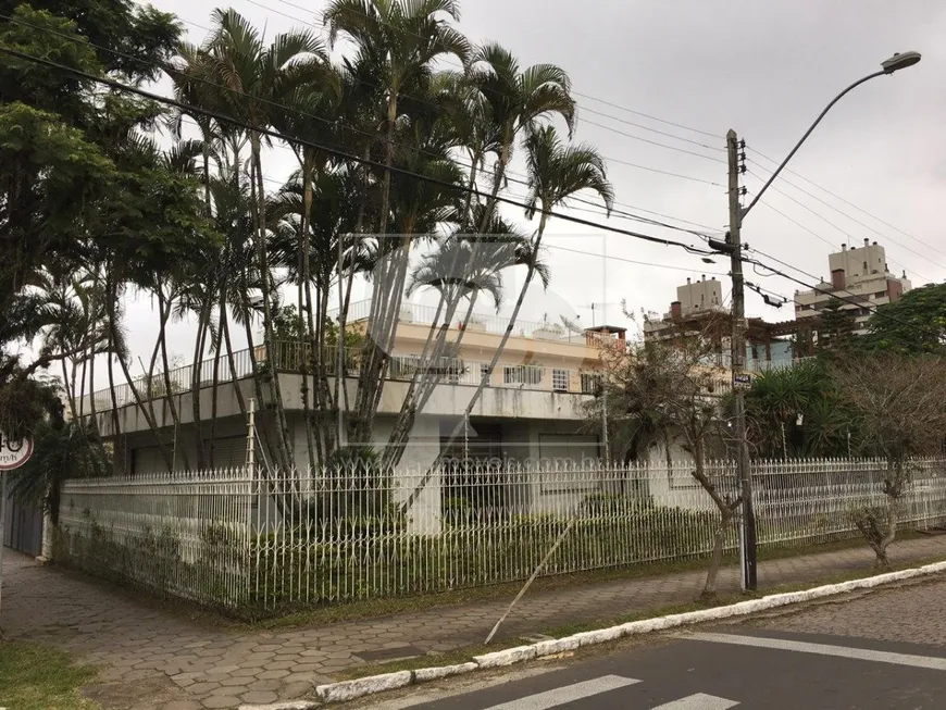 Foto 1 de Casa com 4 Quartos à venda, 460m² em Jardim Lindóia, Porto Alegre