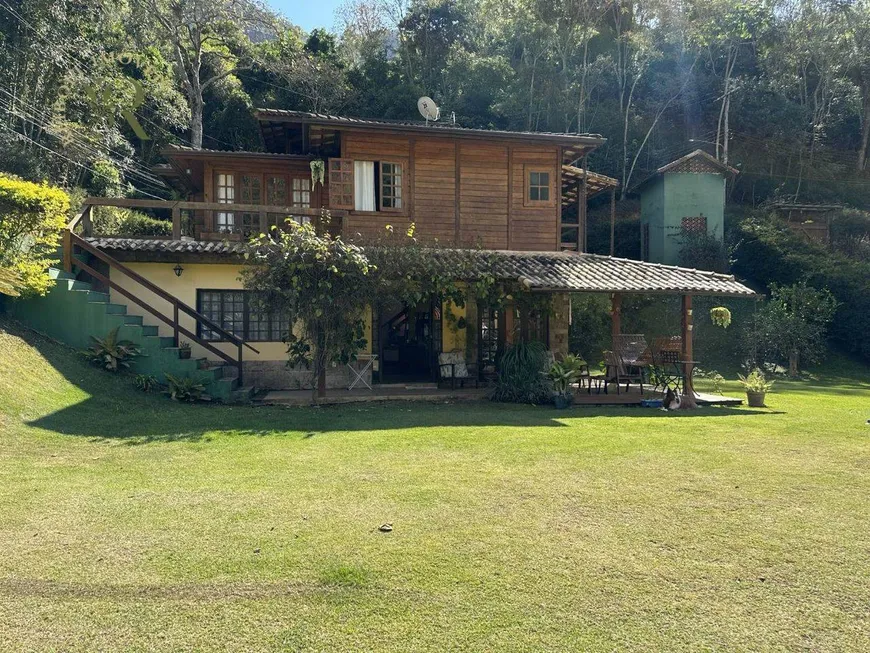 Foto 1 de Casa com 3 Quartos à venda, 1147m² em Secretário, Petrópolis