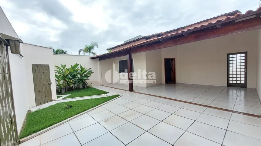 Foto 1 de Casa com 3 Quartos à venda, 175m² em Cidade Jardim, Uberlândia