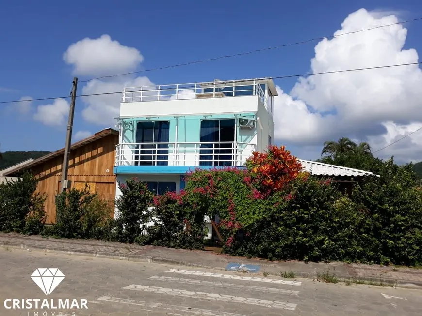 Foto 1 de Casa com 3 Quartos à venda, 190m² em Bombas, Bombinhas