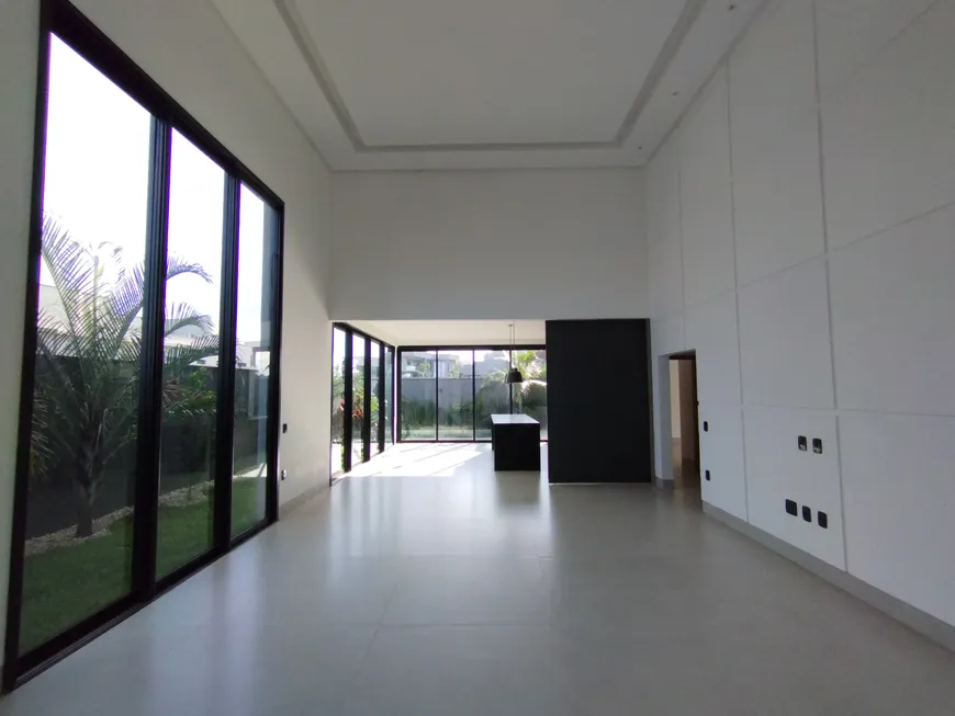 Foto 1 de Casa de Condomínio com 4 Quartos à venda, 236m² em PORTAL DO SOL GREEN, Goiânia