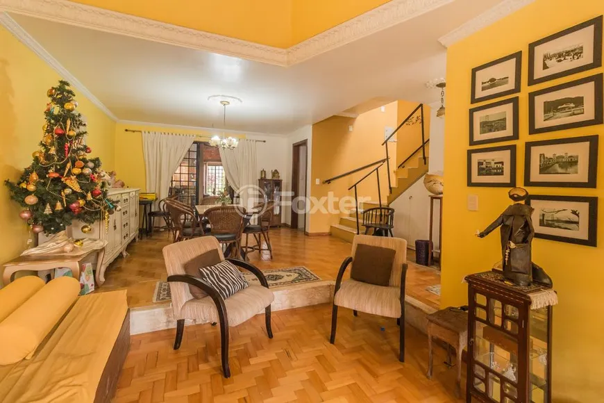 Foto 1 de Casa com 3 Quartos à venda, 200m² em Jardim Itú Sabará, Porto Alegre