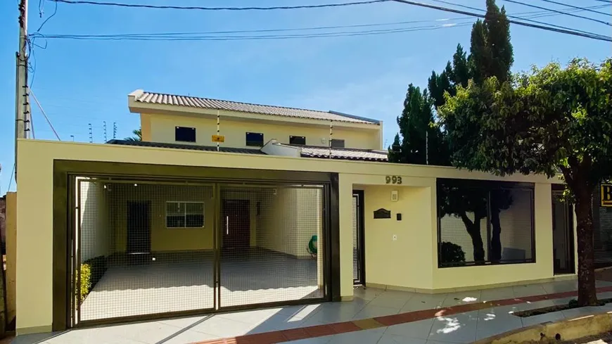 Foto 1 de Sobrado com 3 Quartos à venda, 301m² em Jardim Monte Libano, Campo Grande