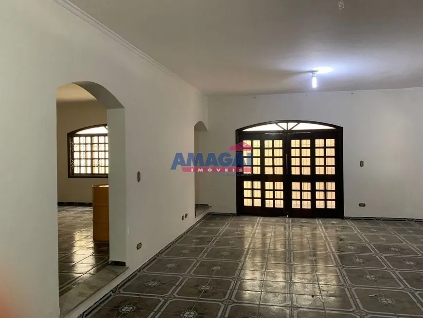 Foto 1 de Sobrado com 4 Quartos à venda, 367m² em Jardim Santa Maria, Jacareí