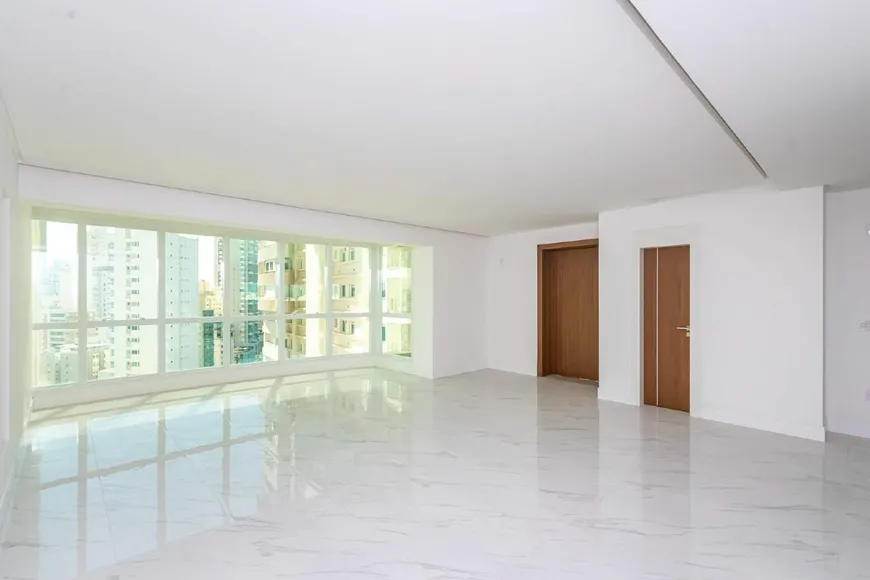 Foto 1 de Apartamento com 4 Quartos à venda, 183m² em Barra Sul, Balneário Camboriú