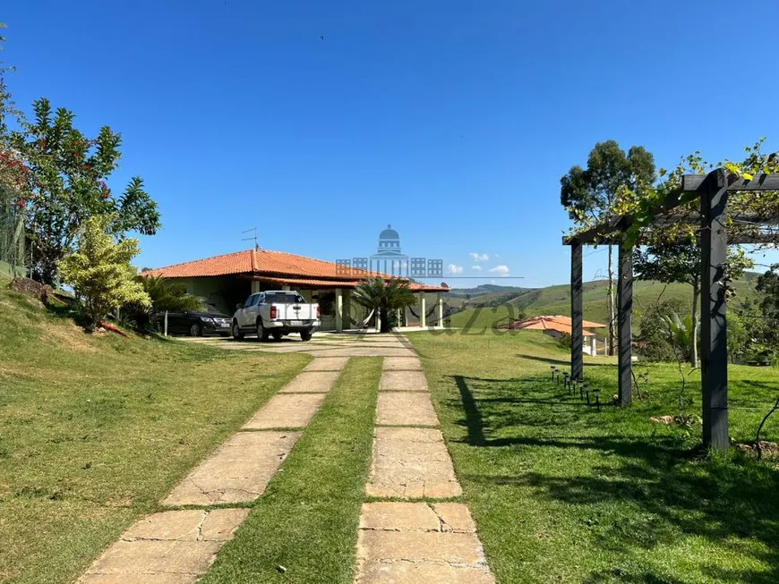 Foto 1 de Fazenda/Sítio com 5 Quartos à venda, 1000m² em Jardim Altos de Santana, São José dos Campos