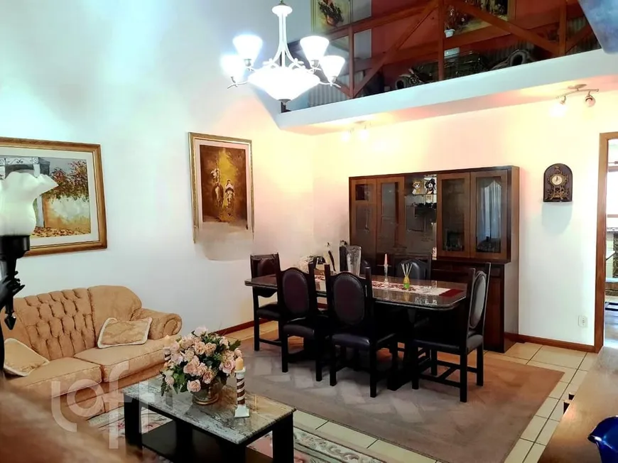 Foto 1 de Casa com 3 Quartos à venda, 245m² em Nonoai, Porto Alegre
