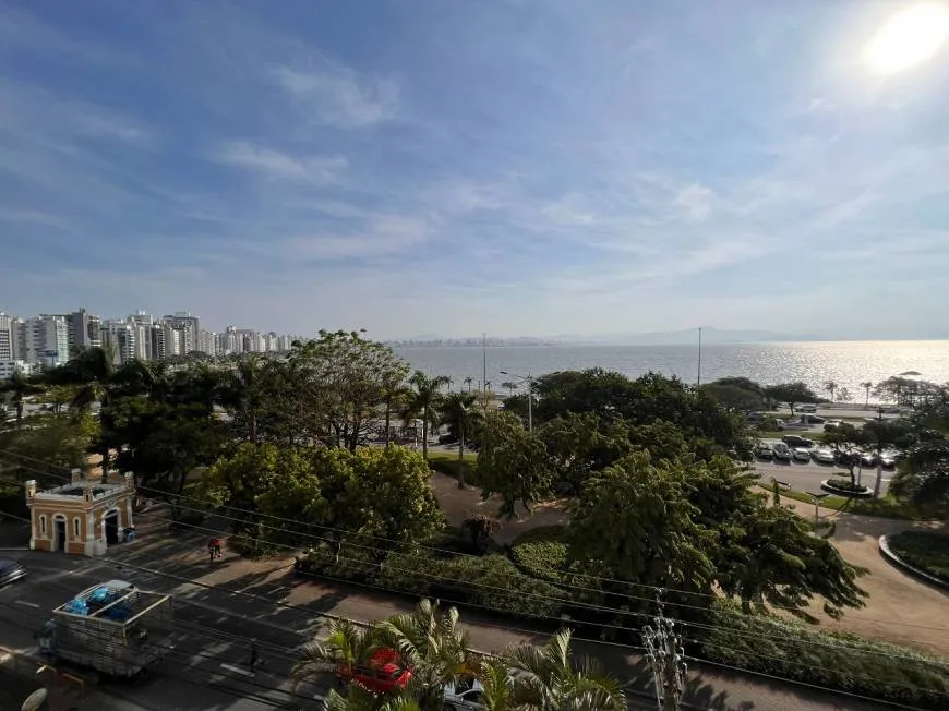 Foto 1 de Apartamento com 3 Quartos à venda, 108m² em Beira Mar, Florianópolis