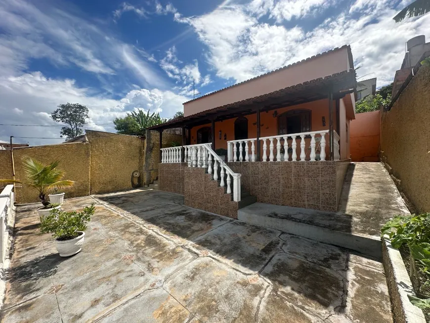 Foto 1 de Casa com 4 Quartos à venda, 195m² em São Benedito, Santa Luzia