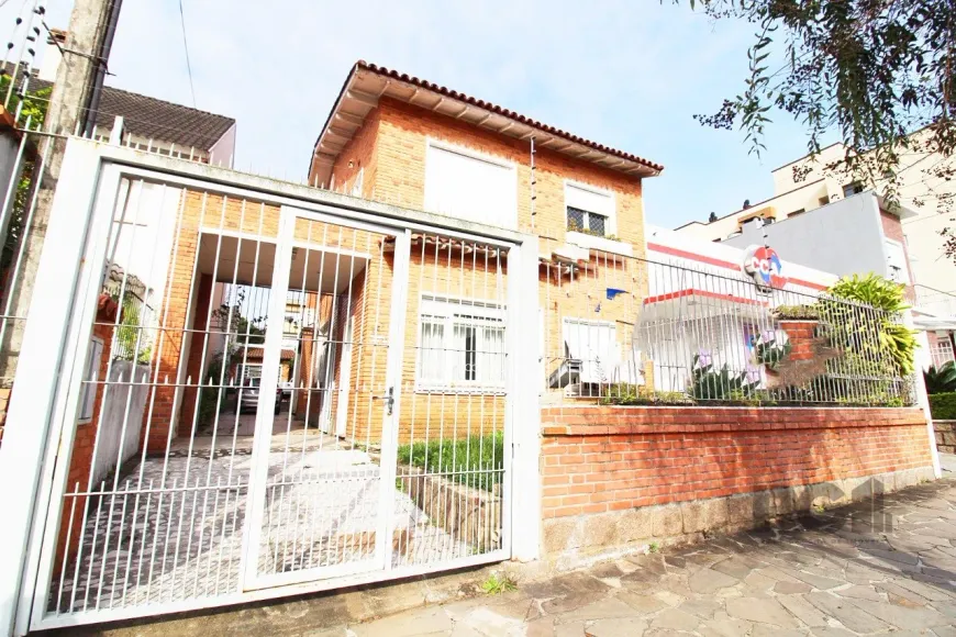 Foto 1 de Casa com 4 Quartos à venda, 240m² em Partenon, Porto Alegre