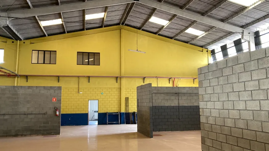 Foto 1 de Galpão/Depósito/Armazém com 12 Quartos para alugar, 2465m² em Ribeirao do Colegio, Araçariguama