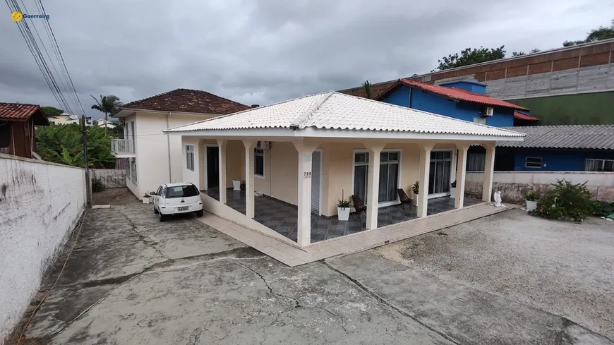 Foto 1 de Casa com 8 Quartos à venda, 160m² em Lagoa da Conceição, Florianópolis