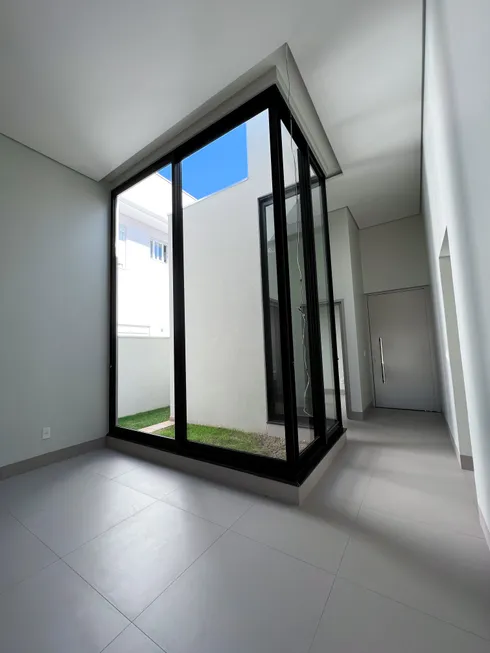 Foto 1 de Casa de Condomínio com 3 Quartos à venda, 203m² em Shopping Park, Uberlândia