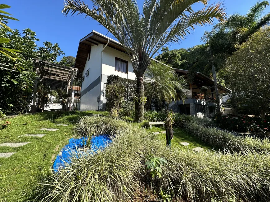 Foto 1 de Casa de Condomínio com 4 Quartos à venda, 400m² em Velha, Blumenau