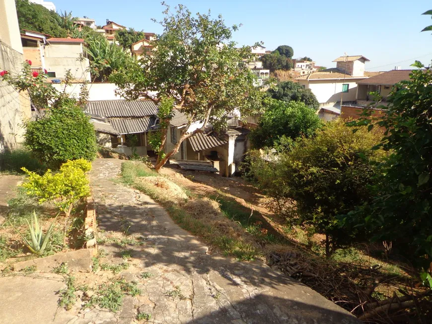 Foto 1 de Lote/Terreno à venda em Caiçaras, Belo Horizonte