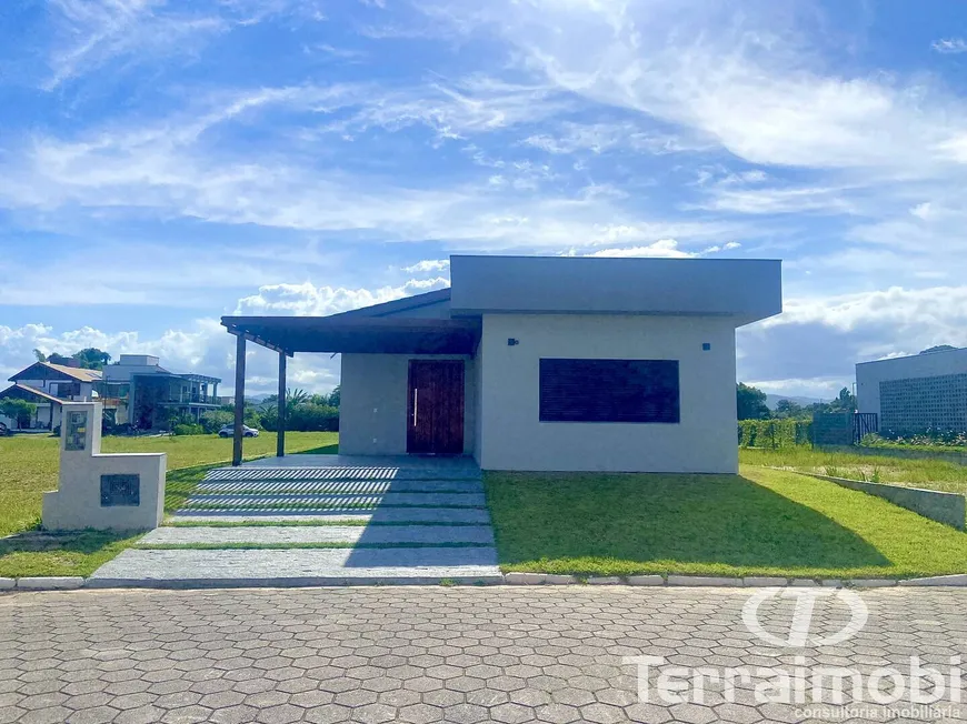 Foto 1 de Casa com 3 Quartos à venda, 368m² em Campo D una, Garopaba