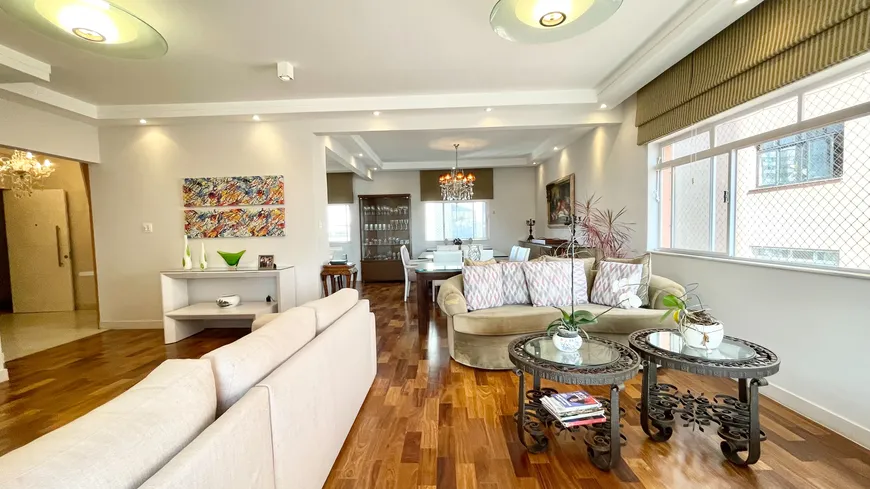 Foto 1 de Apartamento com 3 Quartos para alugar, 200m² em Bela Vista, São Paulo