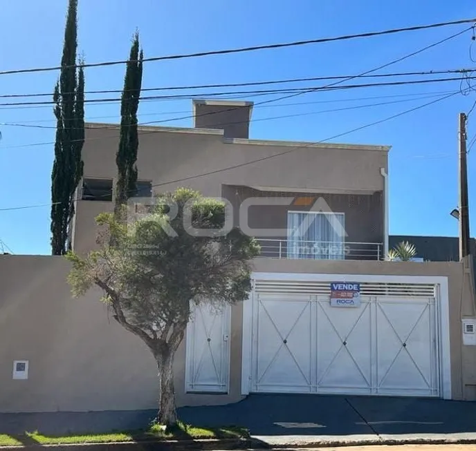 Foto 1 de Sobrado com 3 Quartos à venda, 233m² em Jardim Embare, São Carlos