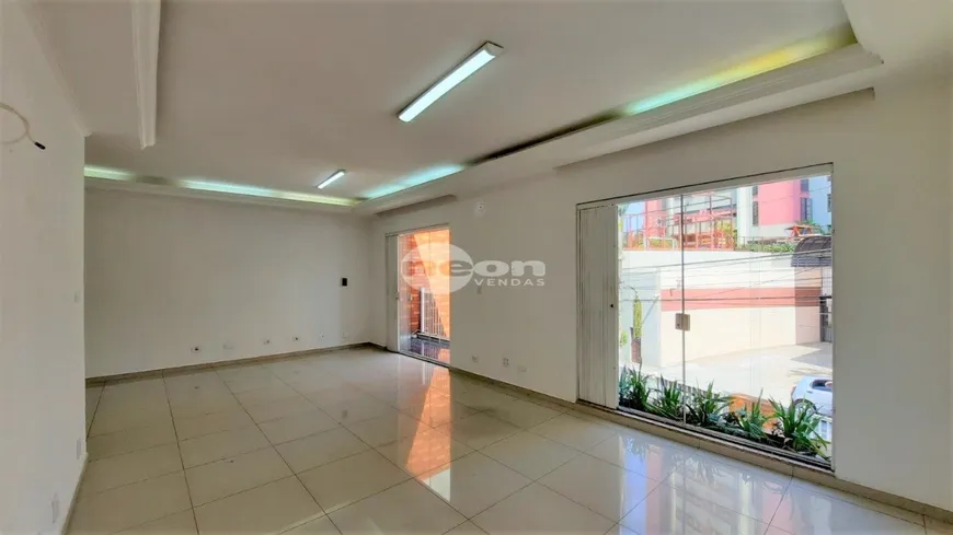 Foto 1 de Sobrado com 3 Quartos à venda, 270m² em Vila Assuncao, Santo André