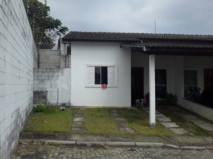 Foto 1 de Casa de Condomínio com 2 Quartos à venda, 67m² em Jardim Coleginho, Jacareí