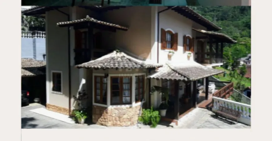 Foto 1 de Casa com 4 Quartos à venda, 250m² em Bingen, Petrópolis