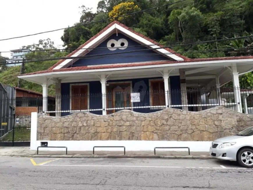 Foto 1 de Casa com 4 Quartos para alugar, 200m² em Valparaiso, Petrópolis
