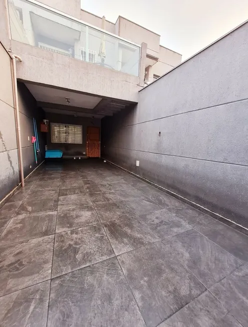 Foto 1 de Casa com 3 Quartos à venda, 106m² em Vila Romano, São Paulo