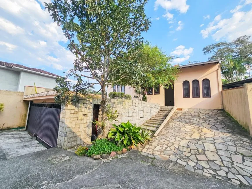 Foto 1 de Casa com 4 Quartos à venda, 224m² em América, Joinville