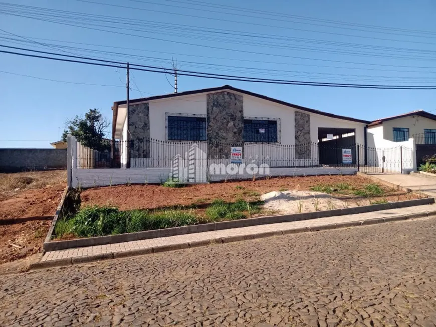 Foto 1 de Casa com 3 Quartos à venda, 528m² em Periquitos, Ponta Grossa