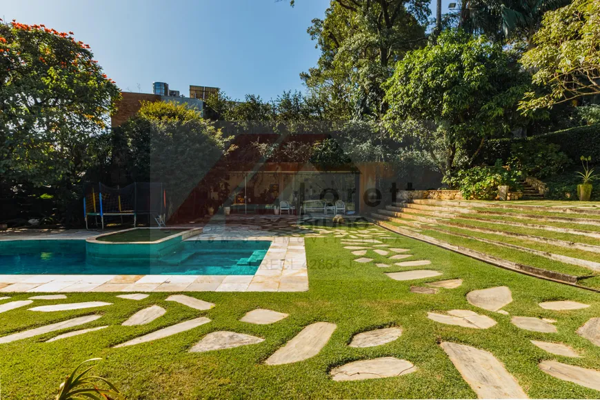 Foto 1 de Casa com 4 Quartos à venda, 878m² em Jardim Guedala, São Paulo