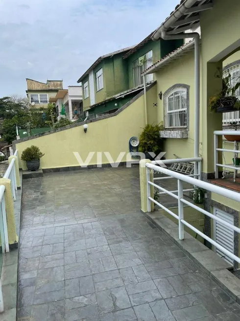 Foto 1 de Casa com 3 Quartos à venda, 400m² em Tauá, Rio de Janeiro
