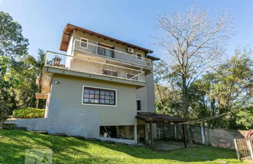 Foto 1 de Casa com 5 Quartos para alugar, 350m² em Vila Nova, Porto Alegre