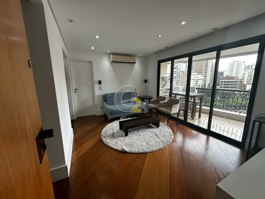 Foto 1 de Apartamento com 3 Quartos para alugar, 116m² em Moema, São Paulo