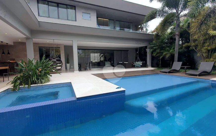 Foto 1 de Casa de Condomínio com 5 Quartos à venda, 550m² em Barra da Tijuca, Rio de Janeiro