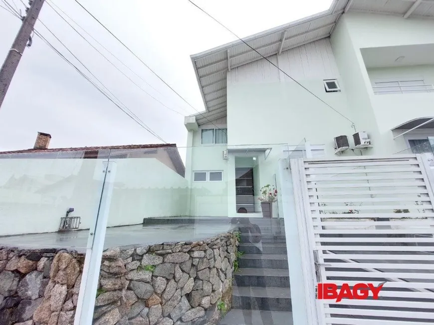 Foto 1 de Apartamento com 2 Quartos para alugar, 76m² em Itacorubi, Florianópolis