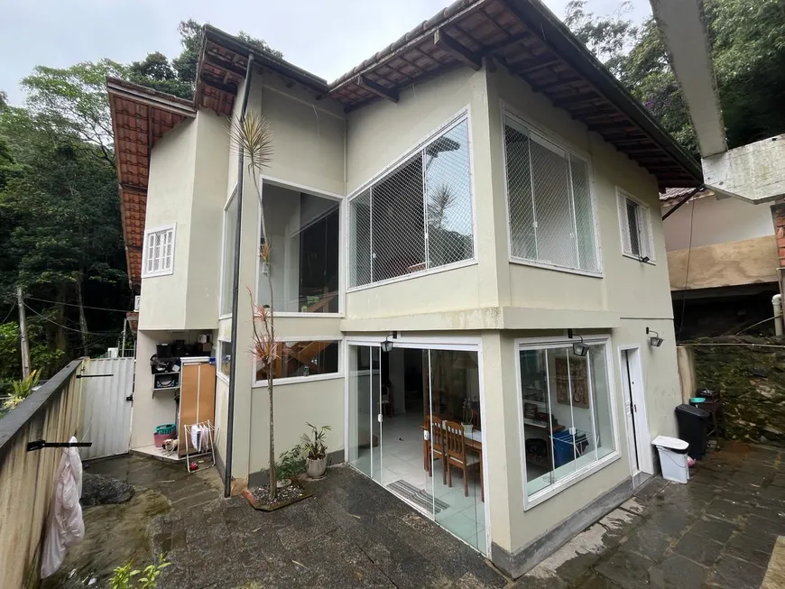 Foto 1 de Casa com 3 Quartos para alugar, 220m² em Retiro, Petrópolis