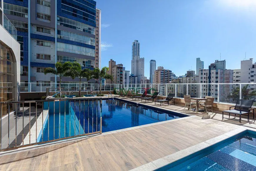 Foto 1 de Apartamento com 3 Quartos à venda, 243m² em Centro, Balneário Camboriú